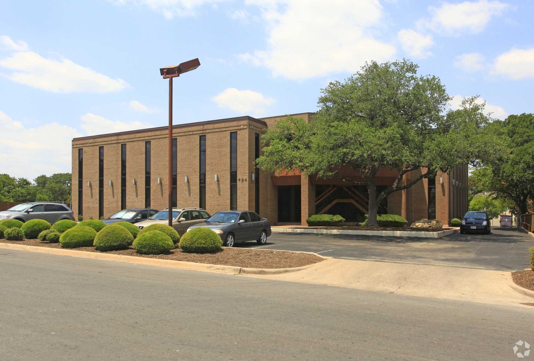 704 Wonsley Dr E, Austin, TX for lease Primary Photo- Image 1 of 10