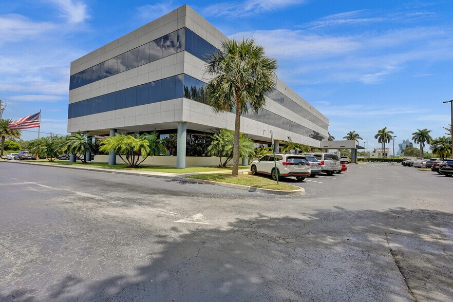4491 S State Road 7, Davie, FL à louer - Photo du bâtiment - Image 2 de 46