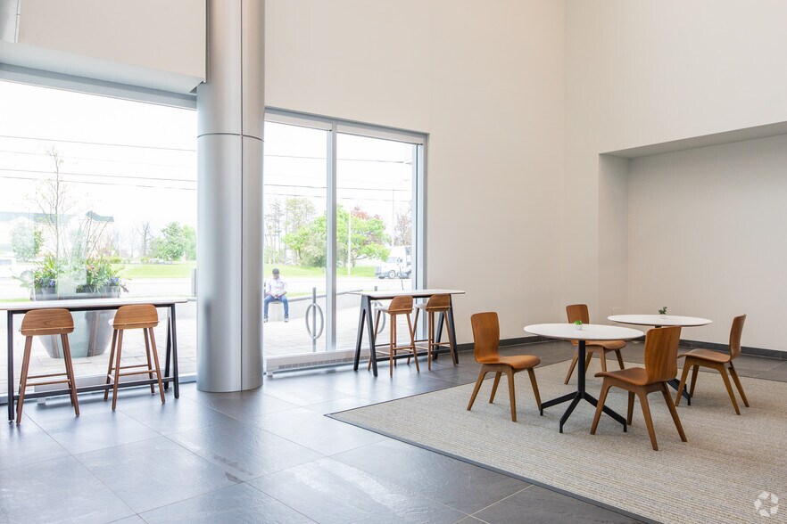 2 Prologis Blvd, Mississauga, ON à louer - Hall d’entrée - Image 3 de 5