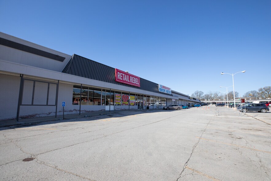 401-423 E US Highway 69, Claycomo, MO for lease - Building Photo - Image 1 of 4