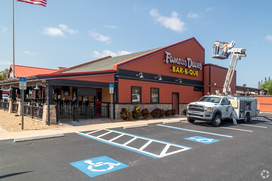 12148 S Cleveland Ave, Fort Myers, FL à louer - Photo du bâtiment - Image 3 de 13