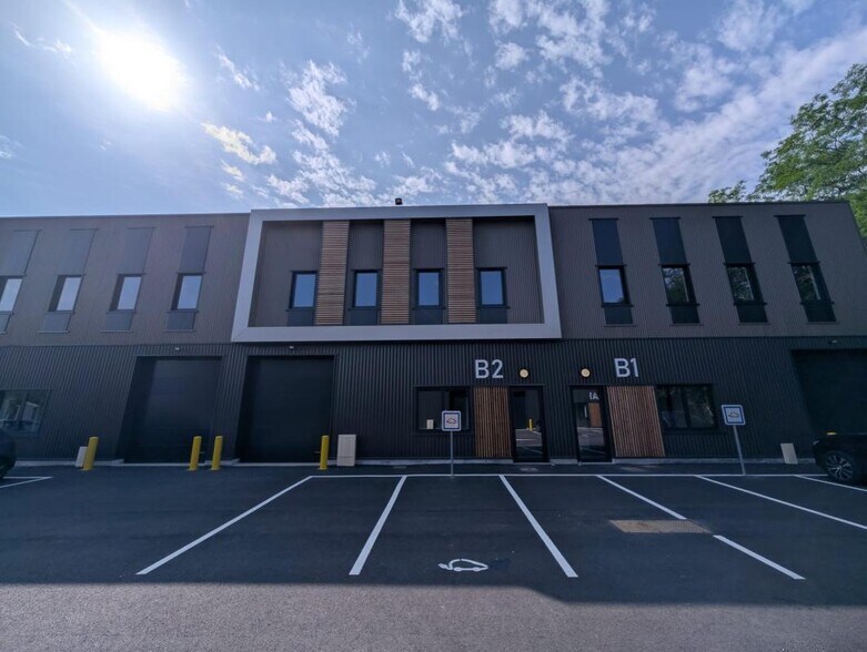 17 Rue Emile Levassor, Les Mureaux à louer - Photo du bâtiment - Image 2 de 8