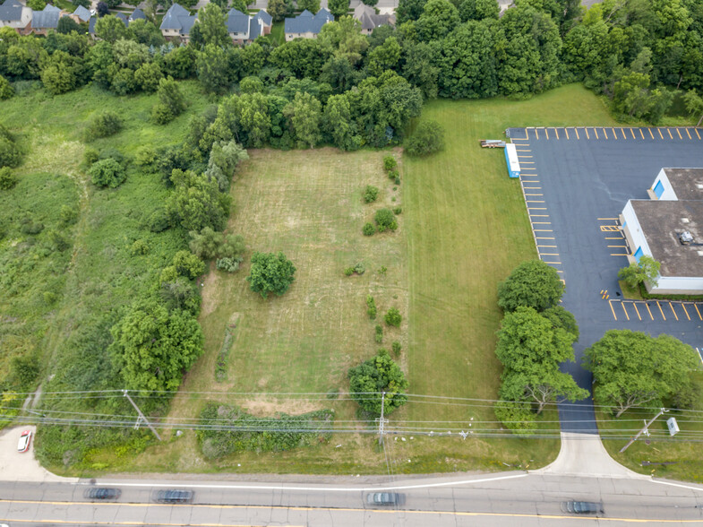 40875 Grand River Ave, Novi, MI for sale - Building Photo - Image 1 of 14