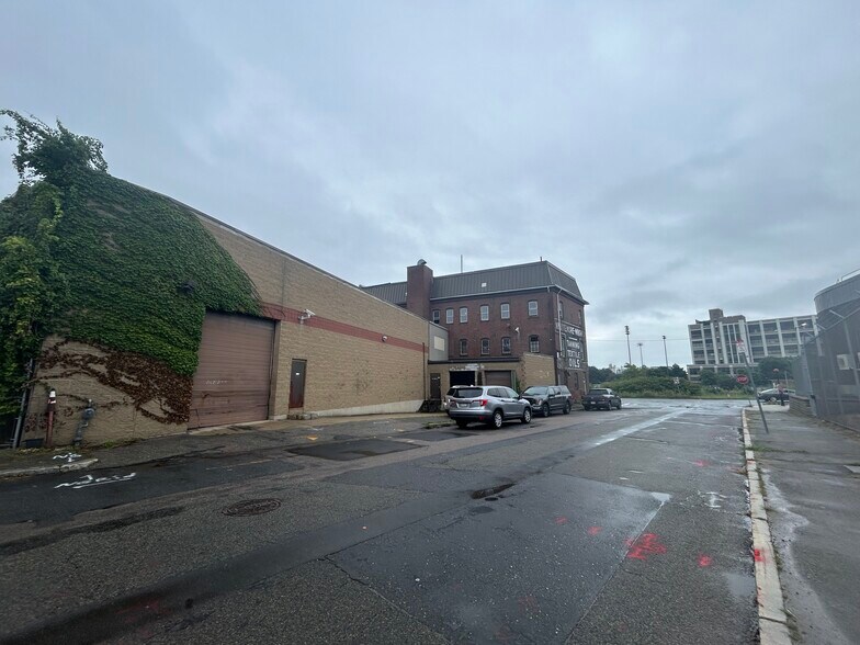 62 Alford St, Boston, MA à vendre - Photo du bâtiment - Image 3 de 7