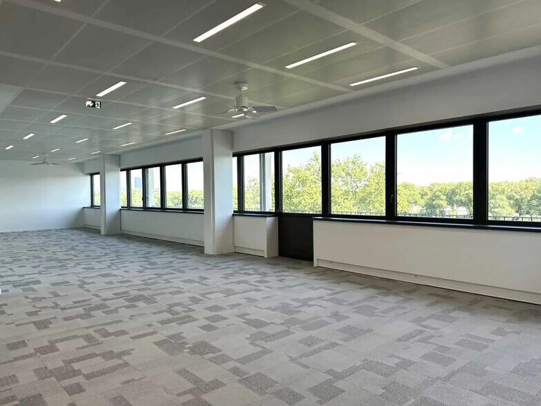 Office in Lyon for sale - Interior Photo - Image 3 of 9