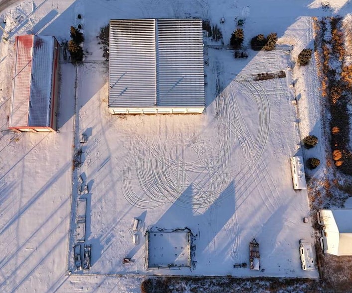 3-5 Van Der Horn Way, Red Deer County, AB à louer - Photo du bâtiment - Image 2 de 3