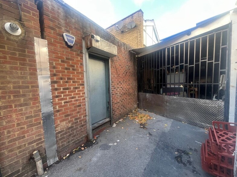 238 High Rd, Londres à vendre - Photo du bâtiment - Image 2 de 13