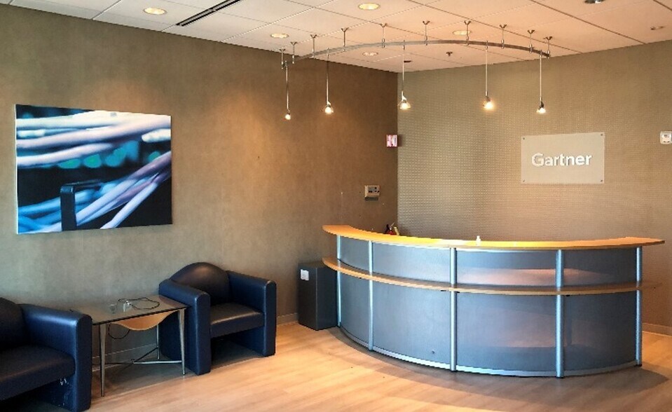 35 Nutmeg Dr, Trumbull, CT à louer - Hall d’entrée - Image 3 de 5