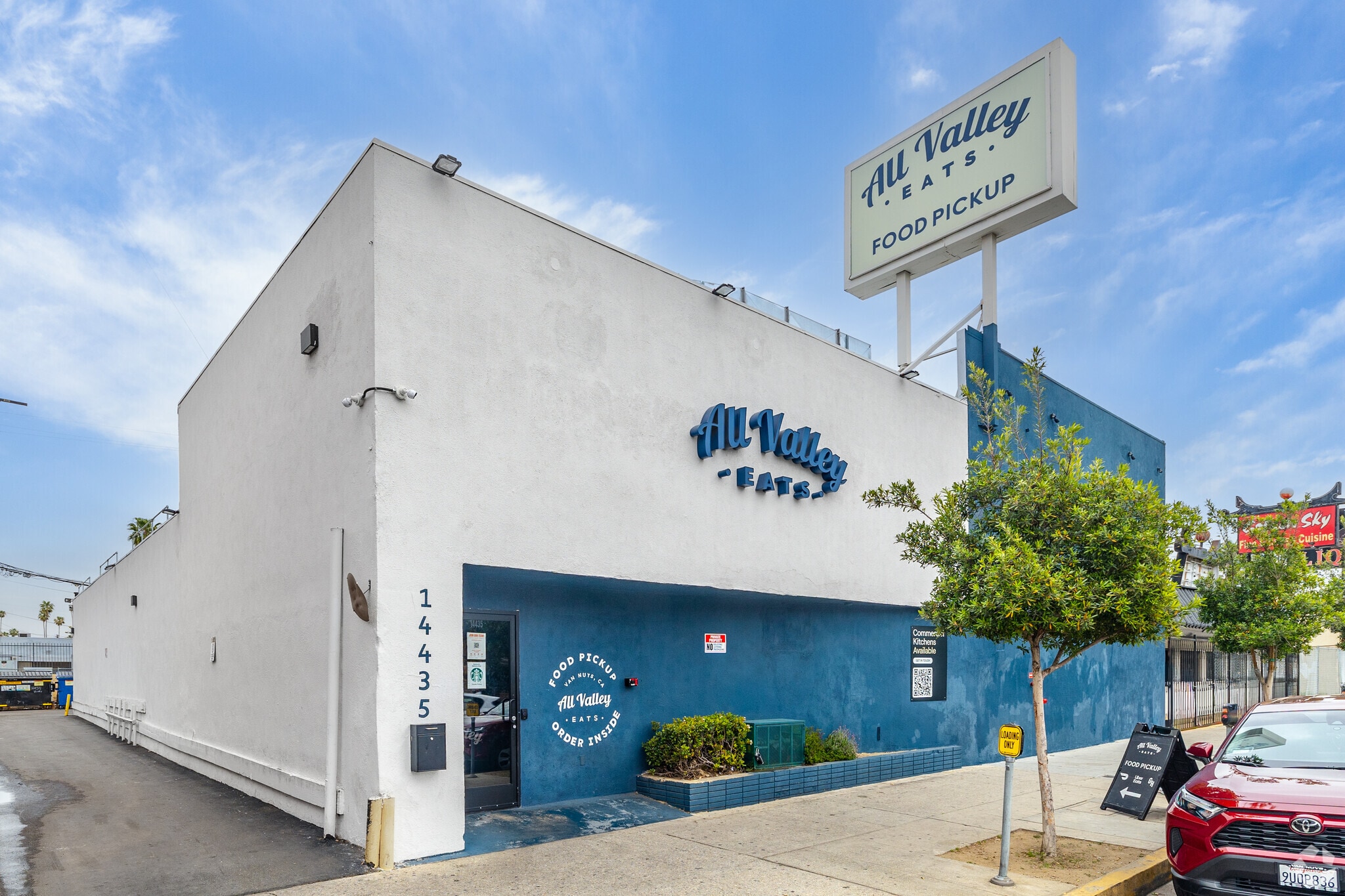 14435 Victory Blvd, Van Nuys, CA for lease Primary Photo- Image 1 of 13