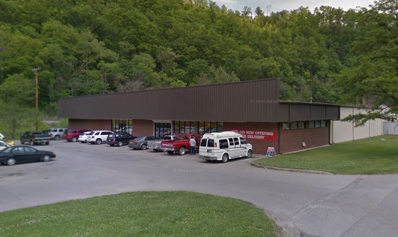 5571 Collins Hwy, Pikeville, KY for lease Primary Photo- Image 1 of 2