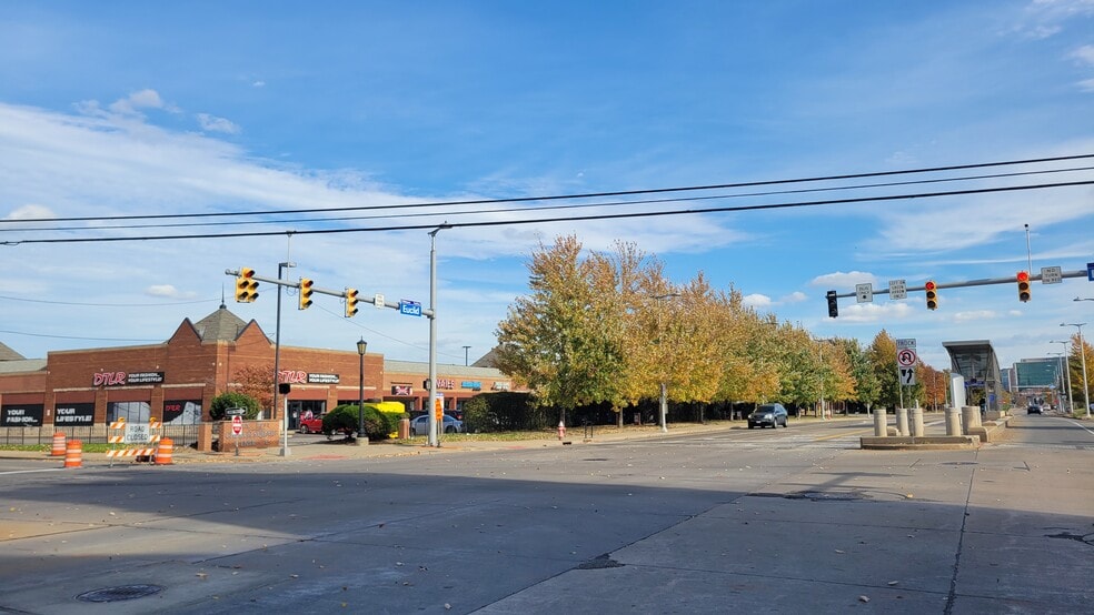 7901-8101 Euclid Ave, Cleveland, OH à louer - Photo du bâtiment - Image 2 de 6