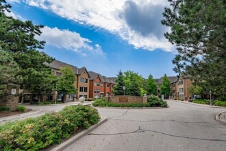 2904 South Sheridan Way, Oakville, ON à louer Photo du bâtiment- Image 2 de 11