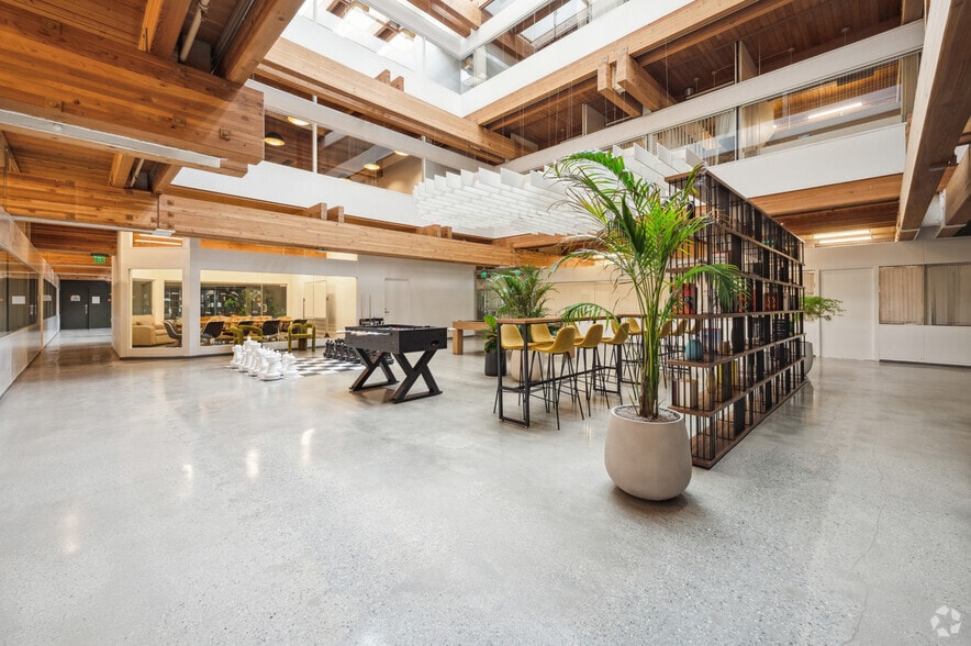 4444 W Lakeside Dr, Burbank, CA for lease - Interior Photo - Image 3 of 25