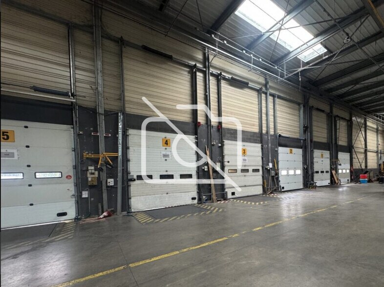 Industrial in Mitry-Mory for lease - Building Photo - Image 2 of 3