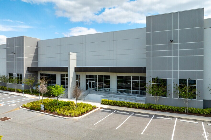 13643 S Orange Ave, Orlando, FL à louer - Photo du bâtiment - Image 3 de 5