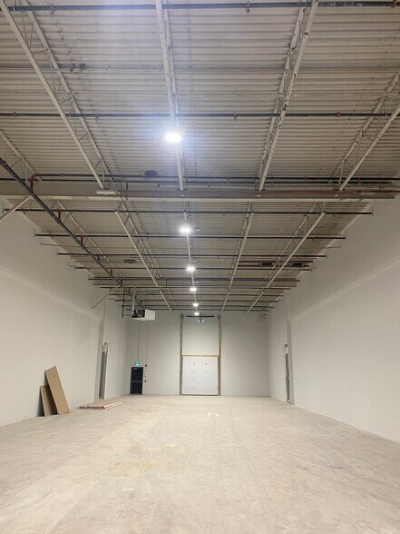 1215 38 Av NE, Calgary, AB à vendre - Photo intérieure - Image 3 de 10