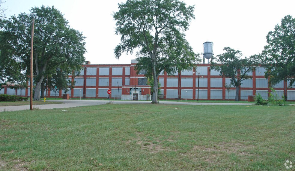 301 Johnson Ave, Montgomery, AL à louer - Photo du bâtiment - Image 2 de 12