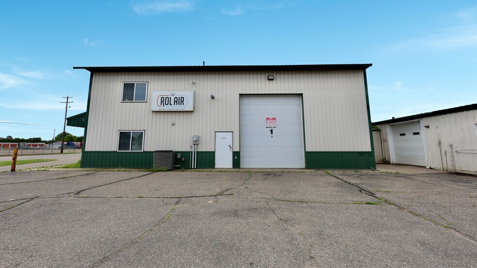 1121 S Lincoln Ave, Sauk Rapids, MN à vendre - Photo du bâtiment - Image 3 de 22