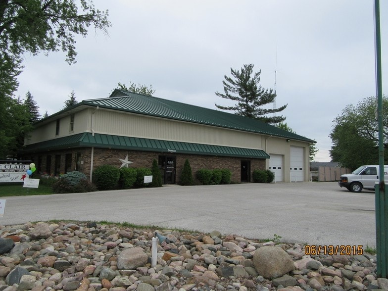 1231 Clinton Ave, Saint Clair, MI à vendre - Photo du bâtiment - Image 2 de 10