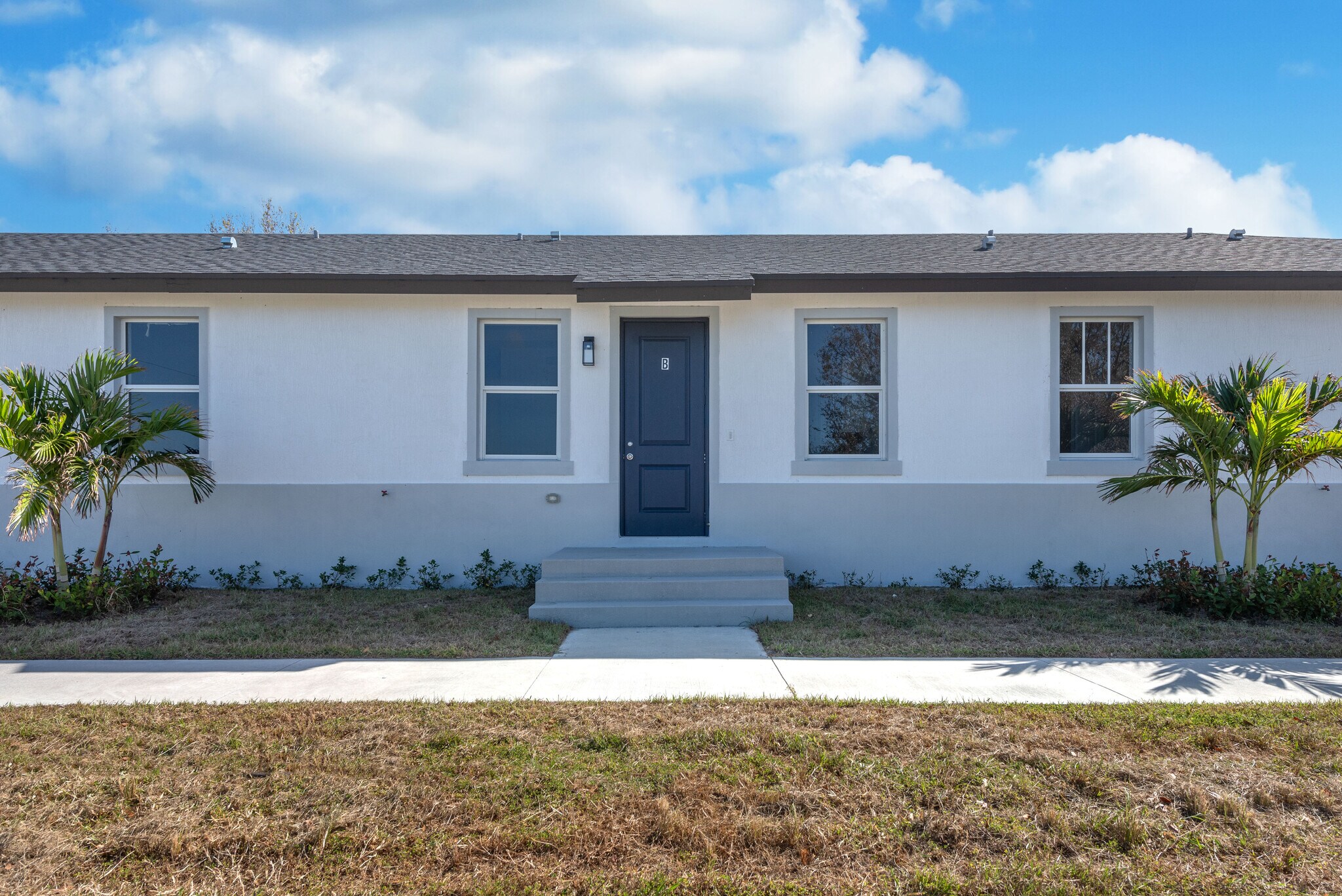 260 Rotonda Blvd W, Rotonda West, FL à vendre Photo du bâtiment- Image 1 de 32