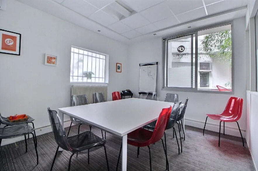 Office in Paris for lease - Building Photo - Image 3 of 13