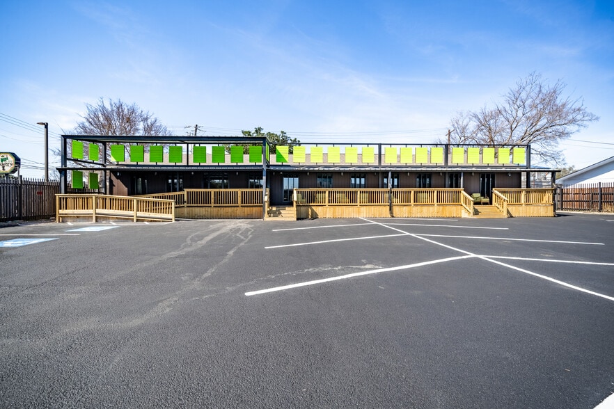 2534 Walnut Bend Ln, Houston, TX for sale - Primary Photo - Image 1 of 31