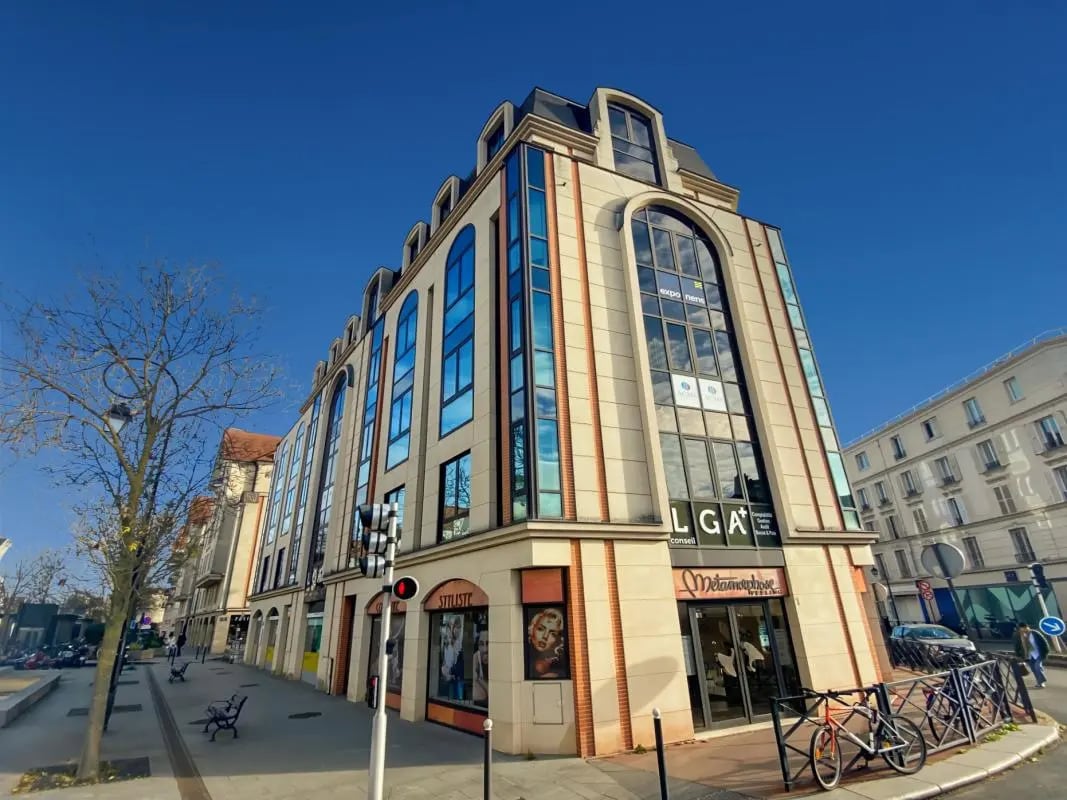 Office in Saint-Maur-des-Fossés for lease Building Photo- Image 1 of 8