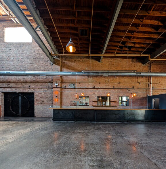 Leavitt Town Lofts portefeuille de 6 propriétés à vendre sur LoopNet.ca - Photo du bâtiment - Image 3 de 20