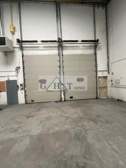 Industrial in Saint-Ouen-sur-Seine for lease - Interior Photo - Image 3 of 10