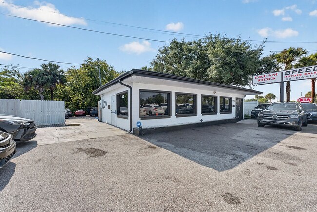 Plus de détails pour 663 N US Highway 17 92, Longwood, FL - Commerce de détail à louer