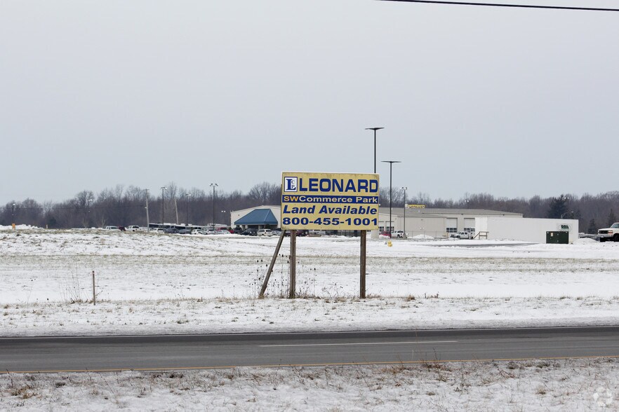SW Leonard Park, North Jackson, OH à vendre - Photo du bâtiment - Image 2 de 5