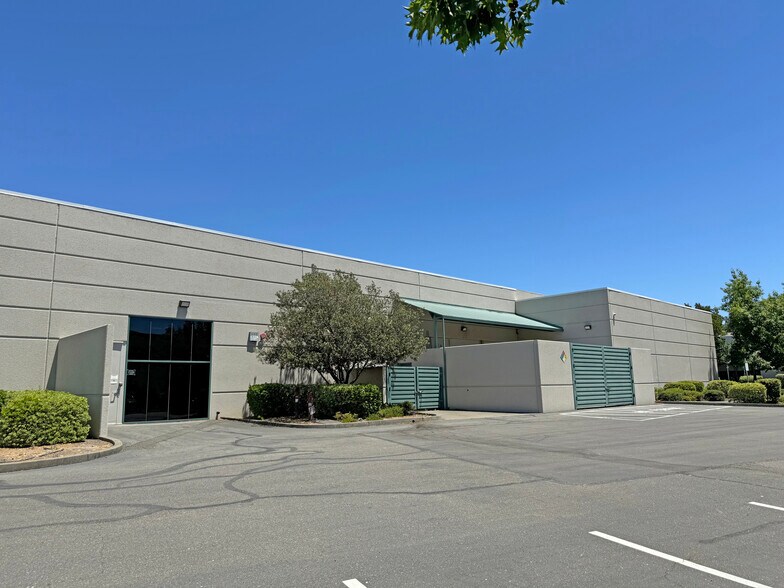 428 Aviation Blvd, Santa Rosa, CA à louer - Photo du bâtiment - Image 3 de 3