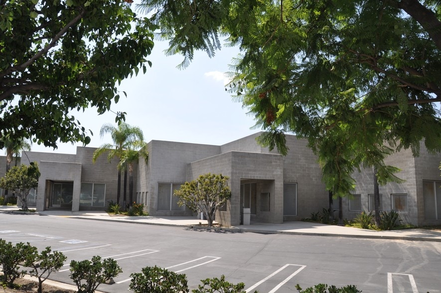 13171 Telfair Ave, Sylmar, CA for lease - Building Photo - Image 2 of 2