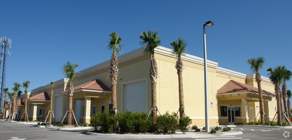 3425 Radio Rd, Naples, FL à vendre - Photo du bâtiment - Image 2 de 24