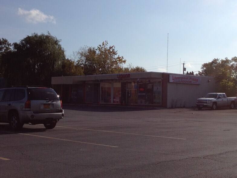 680-688 Old Liverpool Rd, Liverpool, NY à louer - Photo du bâtiment - Image 3 de 3