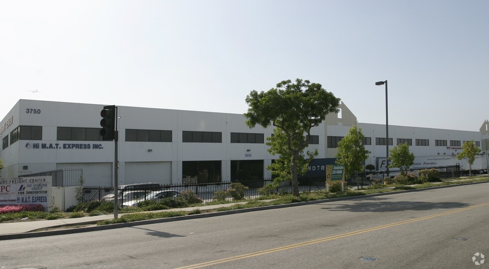 Century Blvd, Inglewood, CA à louer - Photo du bâtiment - Image 2 de 11