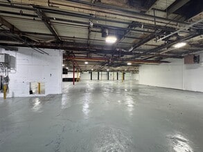 2845 W 48th Pl, Chicago, IL for lease Interior Photo- Image 2 of 6