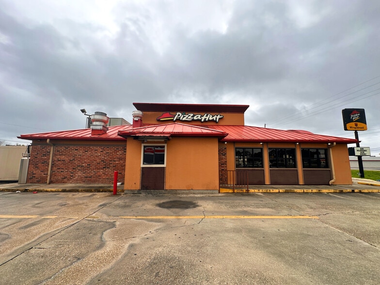 635 E Admiral Doyle Dr, New Iberia, LA for lease - Building Photo - Image 2 of 10