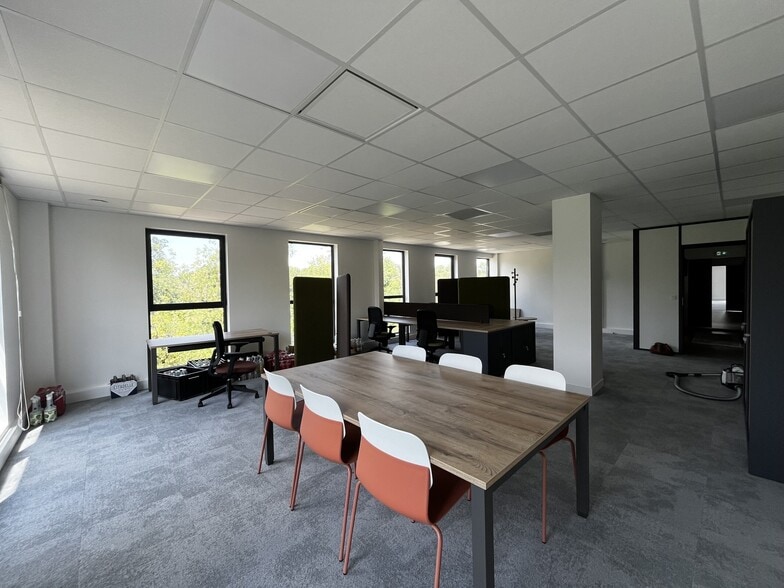 Office in Mérignac for lease - Building Photo - Image 3 of 6