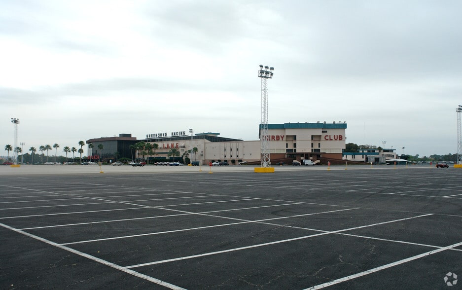 10490 Gandy Blvd N, Saint Petersburg, FL for sale - Primary Photo - Image 1 of 2