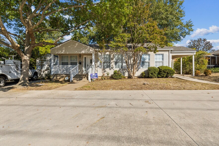 1313 W Abram St, Arlington, TX à louer - Photo principale - Image 1 de 19