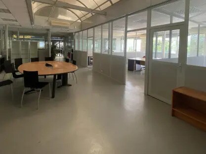 Industriel dans Montigny-le-Bretonneux à vendre - Photo du bâtiment - Image 3 de 9