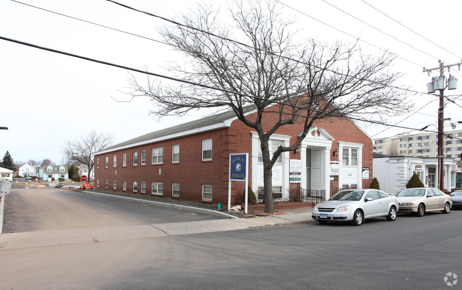 100 Market Sq, Newington, CT à vendre - Photo principale - Image 1 de 1