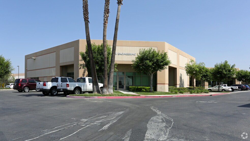 800 S Rochester Ave, Ontario, CA à louer - Photo principale - Image 1 de 75