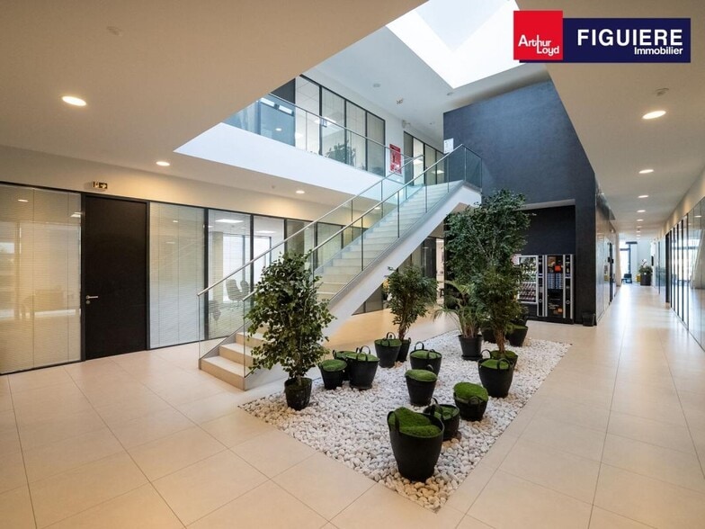 545 Rue Henri Delaunay, Aix-en-Provence for lease - Interior Photo - Image 3 of 9