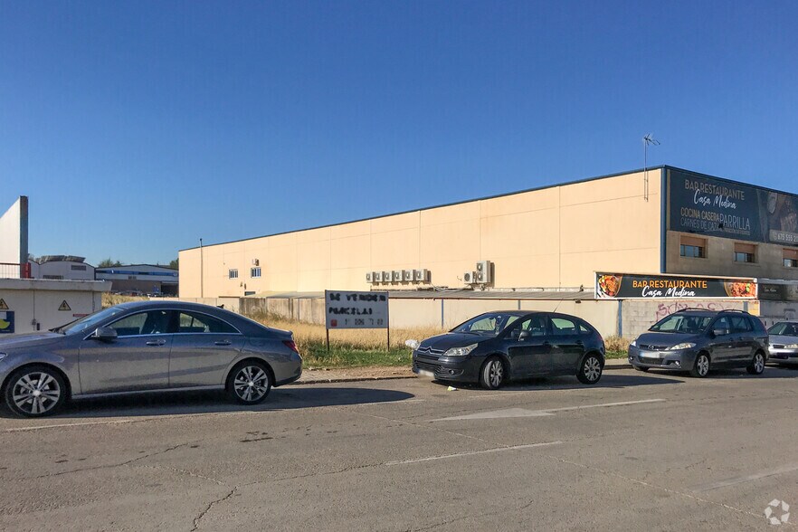 Calle Bronce, 32, Loeches, Madrid à vendre - Photo du bâtiment - Image 2 de 4