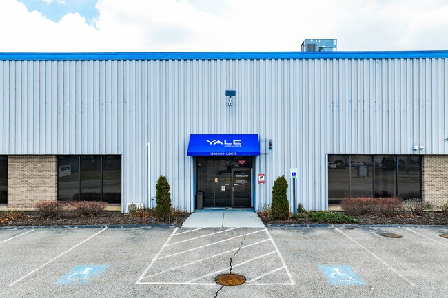 Plus de détails pour 75 Campanelli Pky, Stoughton, MA - Industriel à louer