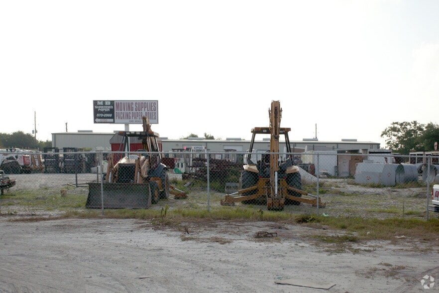 10755 49th St N, Clearwater, FL à louer - Photo du bâtiment - Image 3 de 5