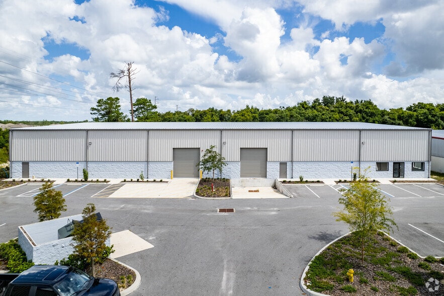 260-278 Springview Commerce Dr, DeBary, FL for lease - Primary Photo - Image 3 of 8