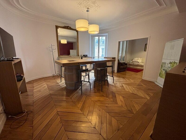 15 Rue Du Louvre, Paris for sale - Interior Photo - Image 2 of 6